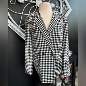 Patterned blazer with buttons
